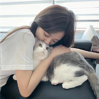 皮裘大衣女人
